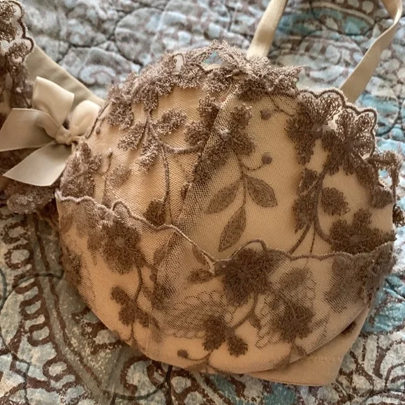 NWOT Wolford Underwire Bra 32B
